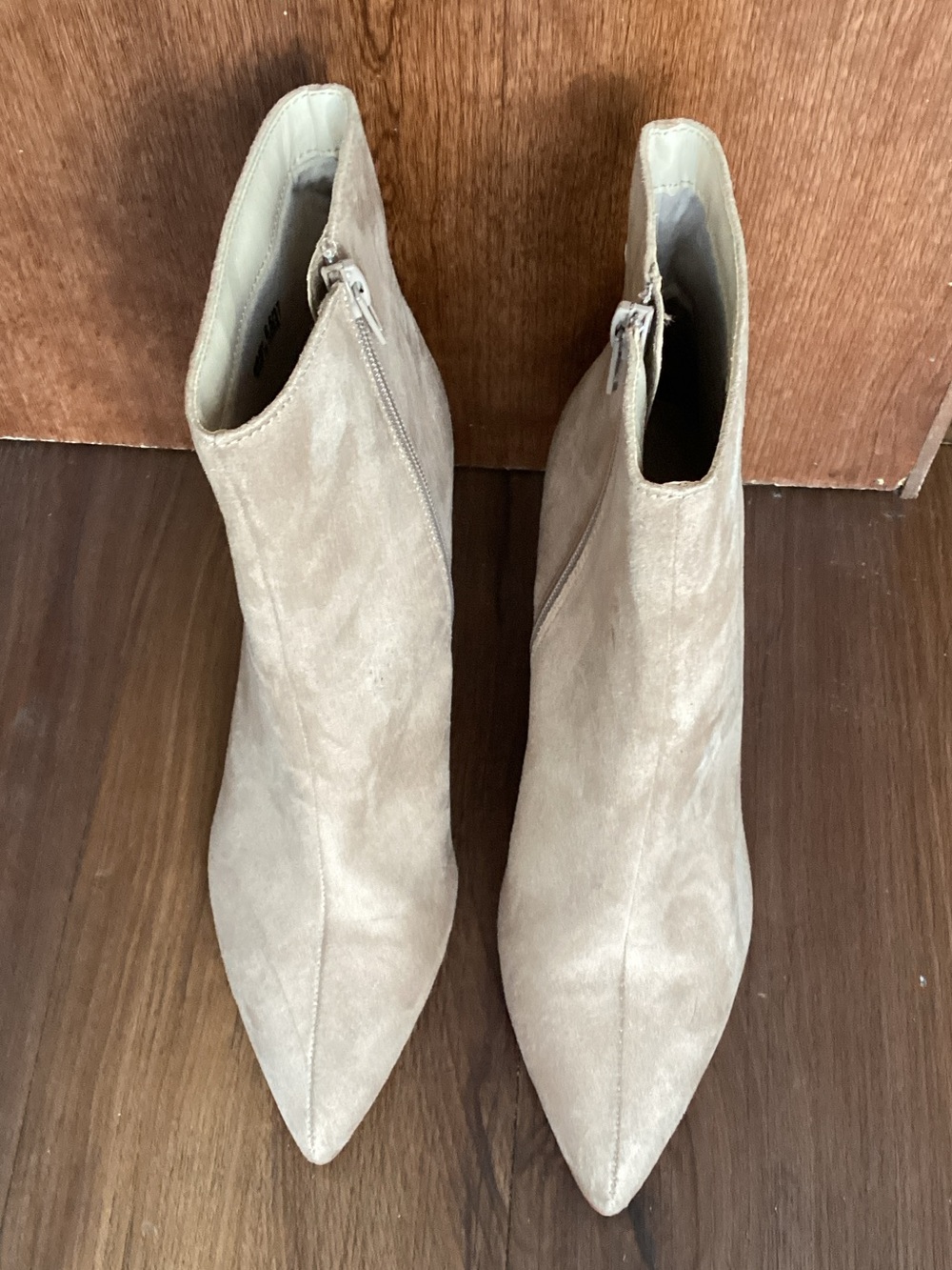 Chinese Laundry Taupe Pointed-Toe Ankle Booties 6.5M 3.75 inches Heel